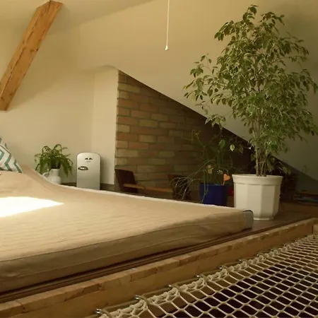 Treehouse Apartment *