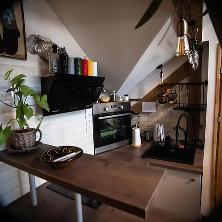Treehouse Apartment