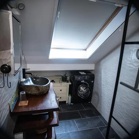 Apartment Treehouse *