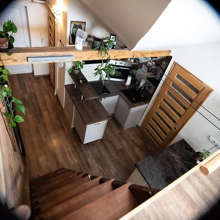 Treehouse Apartment *